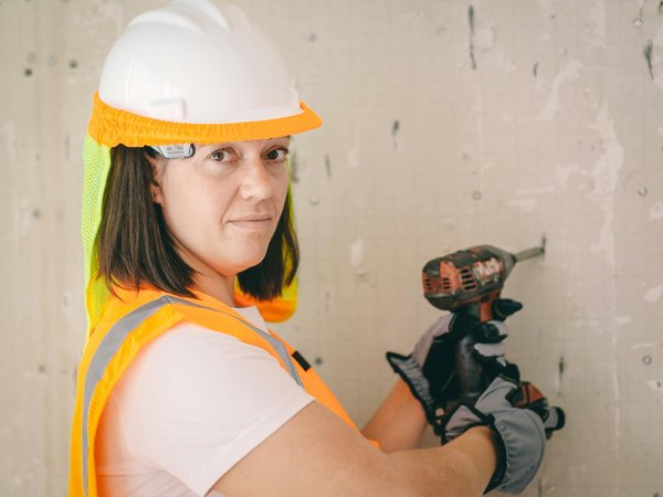 Idées ingénieuses pour incorporer un mur d"escalade pliable dans la chambre d"un adolescent